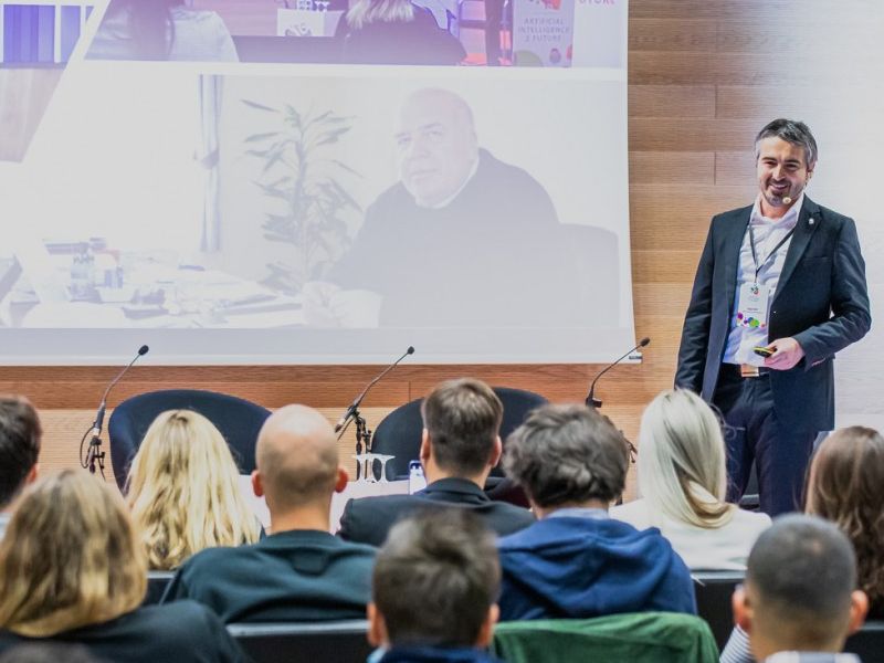 Dejan Iličić na jednoj od konferencija o umjetnoj inteligenciji / Privatna arhiva