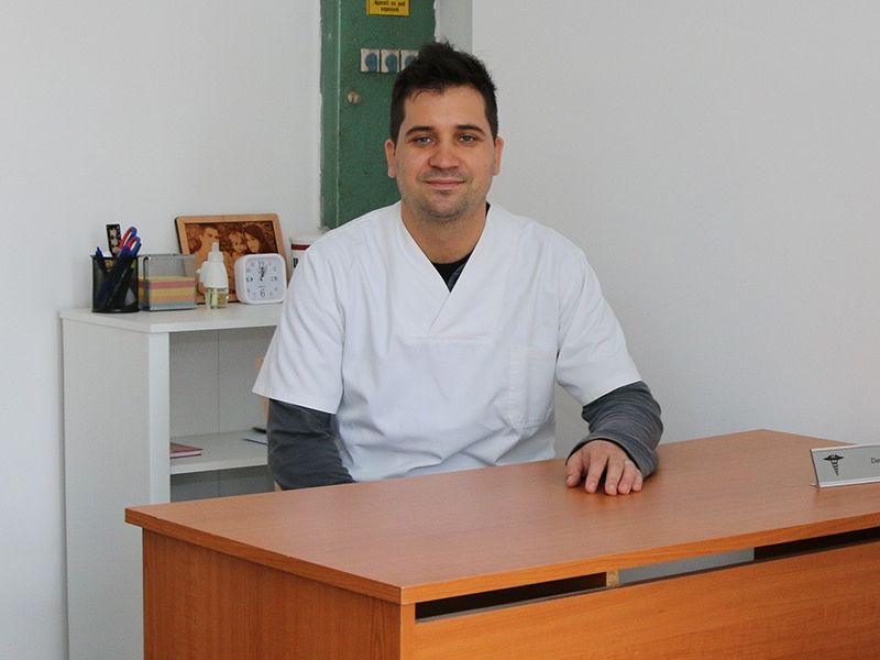 Damir u svom radnom prostoru