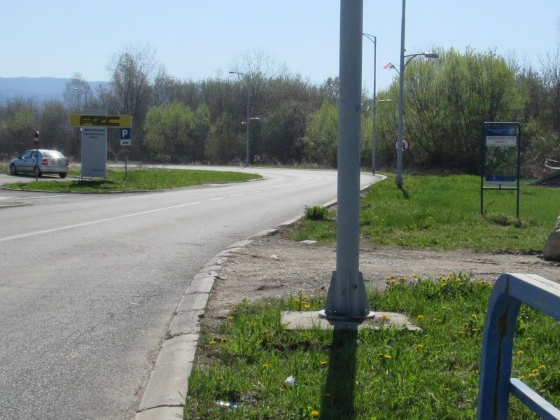 kraj dijela nogostupa i biciklističke staze uz Bolničku ulicu predviđen za izgradnju kod mosta preko Pakre na spoju s D5