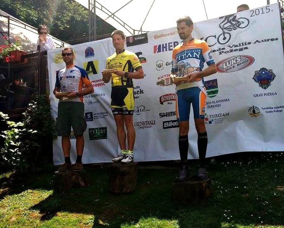 Marko Ljevar na pobjedničkom postolju (izvor: BK Titan Pakrac)