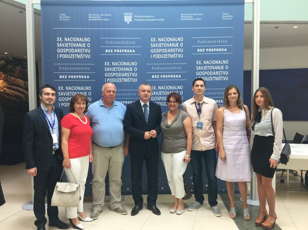 Ministar poduzetništva i obrta Darko Horvat s gradonačelnikom Vinkom Kasanom, predstavnicima LIRE, PC Garešnice i PANORE