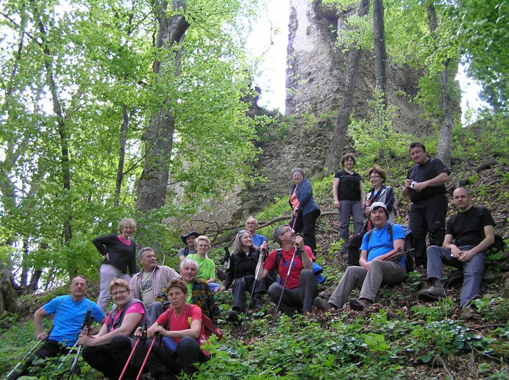 Izletnici PD Psunj ispod Čaklovačke kule