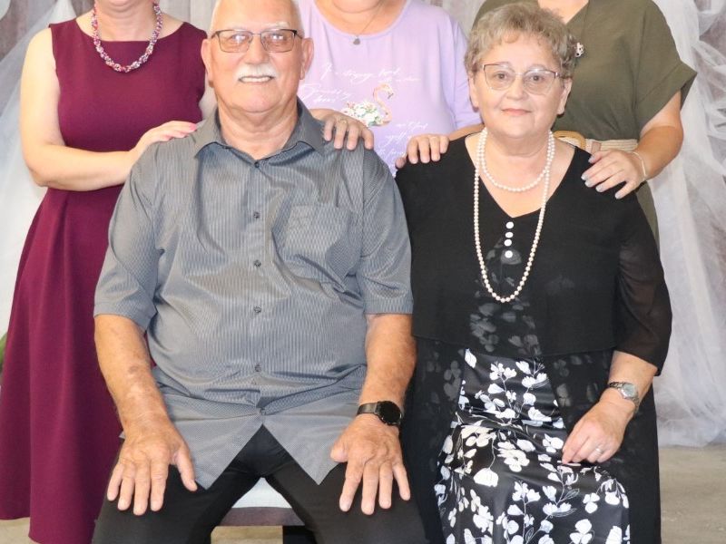 Mijo i Vesna s kćerima Danijelom, Valentinom i Natašom / Compas.hr