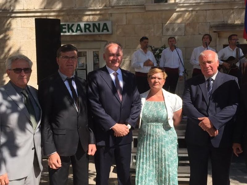 Antun Haramija (bivši gradonačelnik Lipika), Rajmund Bradik (načelnik Općine Jasenova), Andrej Kiska (predsjednik Slovačke), Anamarija Blažević (gradonačelnica Pakraca), Vinko Kasana (gradonačelnik Lipika), Davor Huška (pomoćnik ministrice u MRRFEU i bivši gradonačelnik Pakraca)